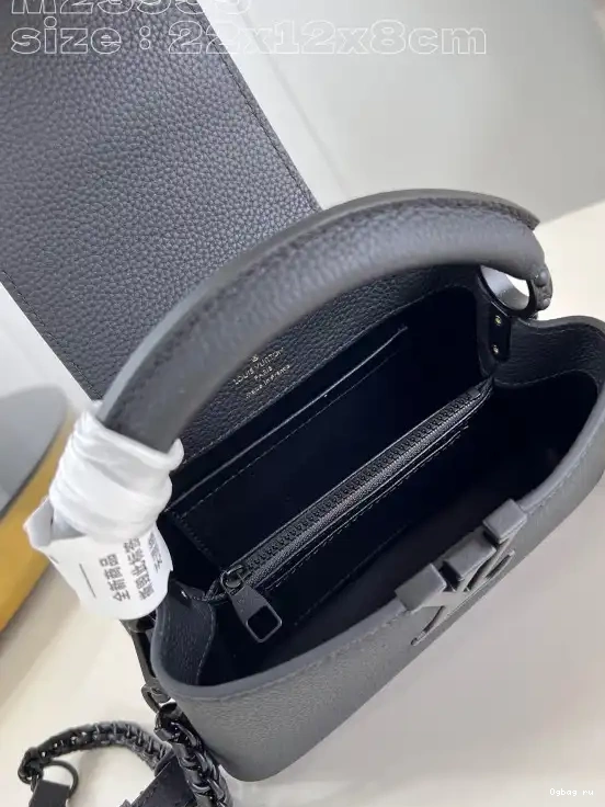 VUITTON LOUIS CAPUCINES MINI-22*12*8CM 0430